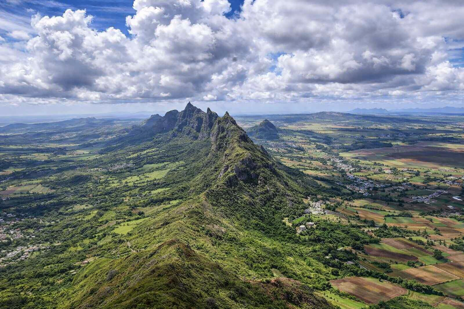 Le Pouce Hiking